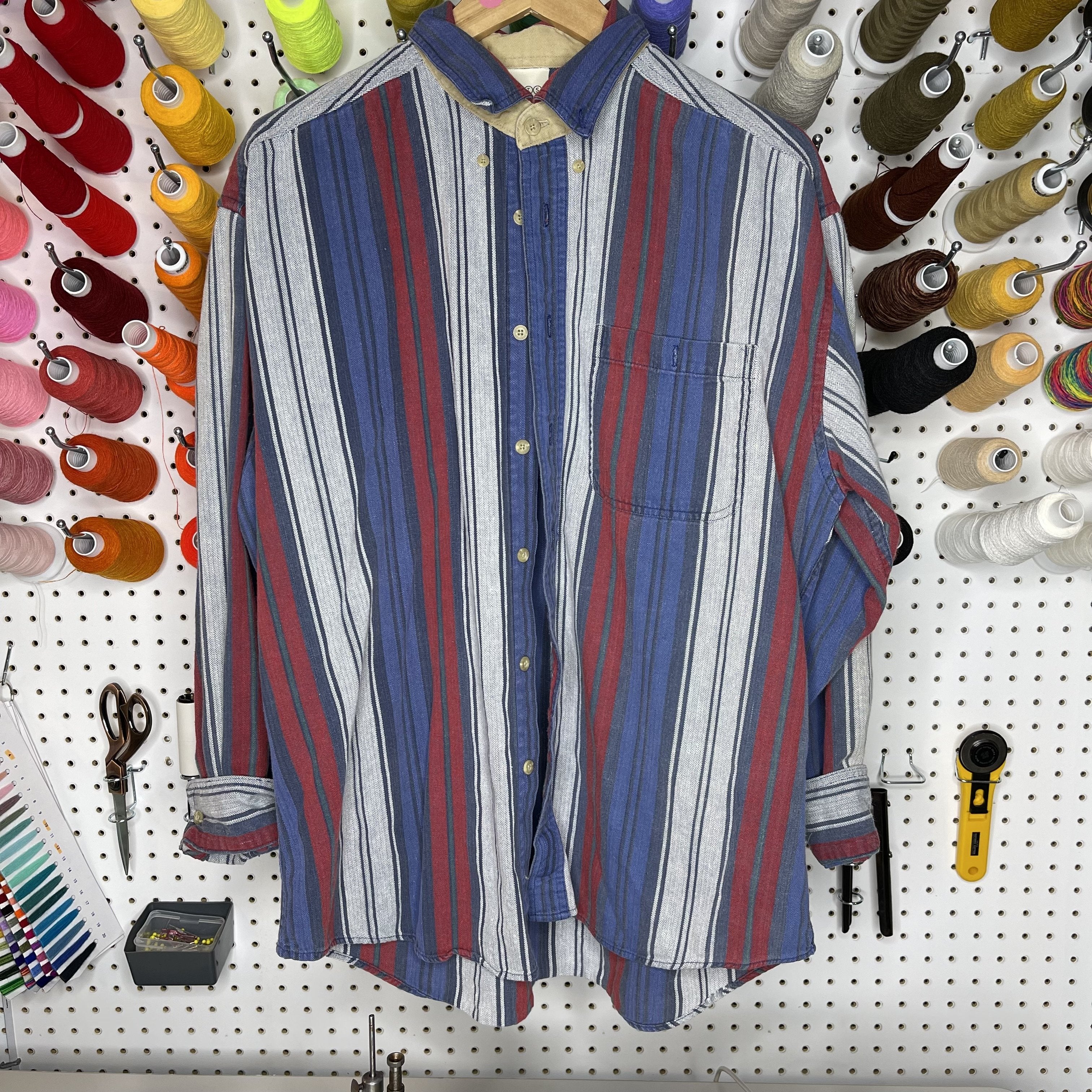 Flannel - L - Red/White/Blue Striped Button Up - 4 DOTS